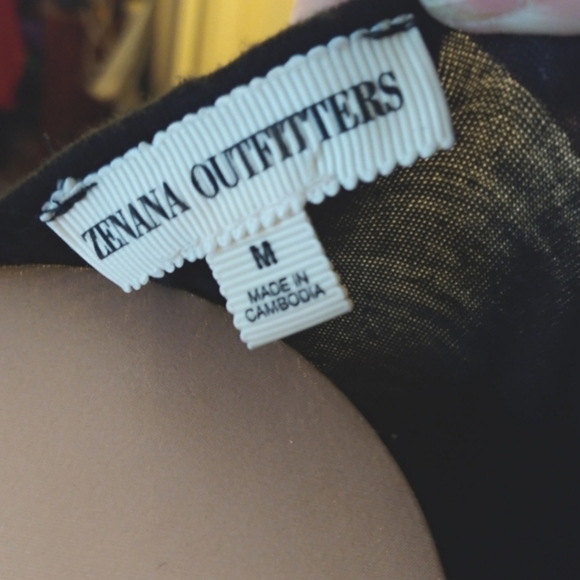 Black Top Zenana Outfitters Rayon Short Sleeve T shirt Tied sleeves - Picture 4 of 9